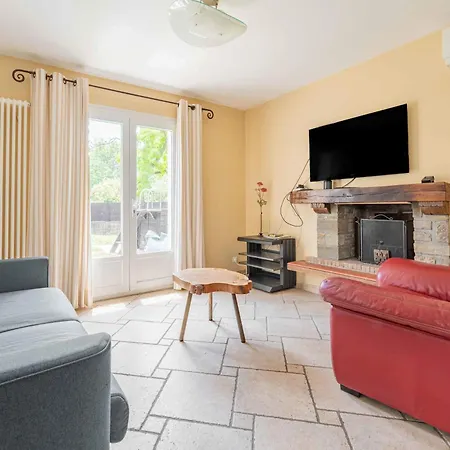 Holiday home Air-conditioned House With Pool Sleeps 6 *