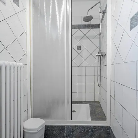 Air-conditioned House With Pool Sleeps 6 Holiday home *